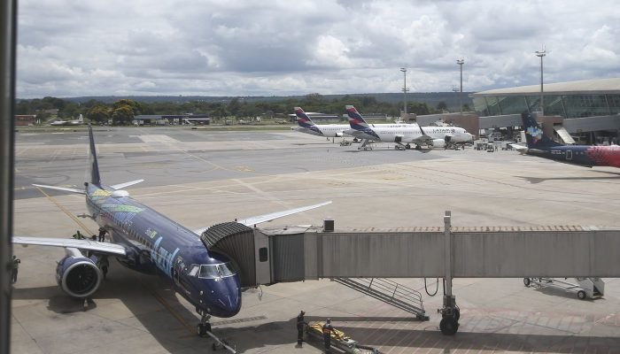 1783679018_aeroporto_internacional_de_brasilia1912223001.jpg