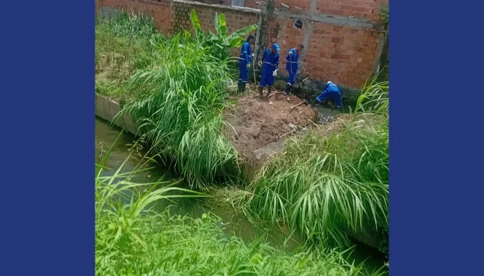 Prefeitura de Lauro de Freitas despeja esgoto em rede de água pluvial