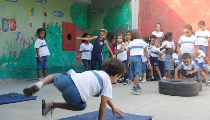 escola_publica_ciep_rio_tania_regoabr.jpg